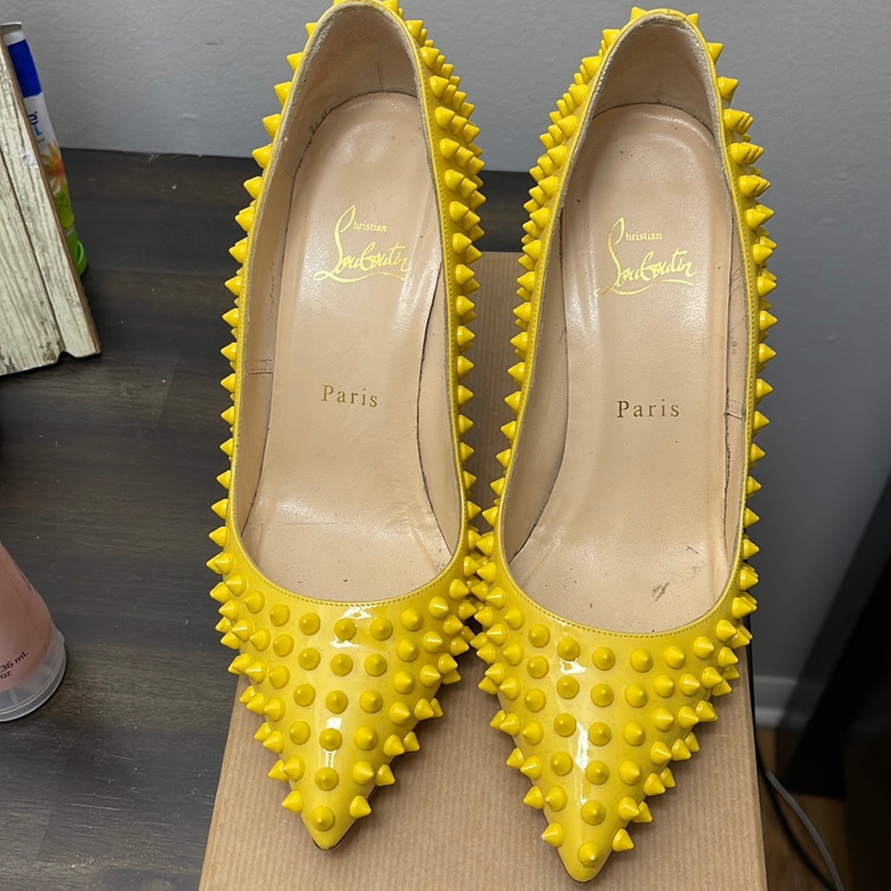 Yellow spike louboutin